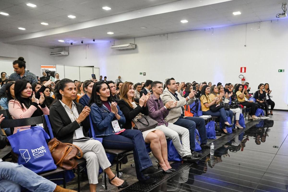Plateia lotada em convenção corporativa no Innovare, em Belo Horizonte